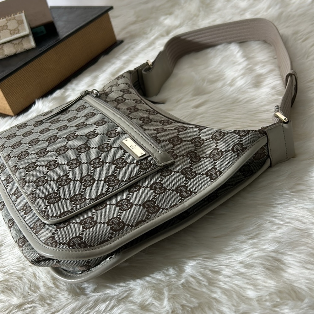 GUCCI Tan GG Canvas Shoulder Bag - Picture 4 of 12